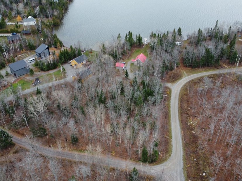Les Immeubles GLMC Maison à un étage et demi 291 Ch. des Saumons
