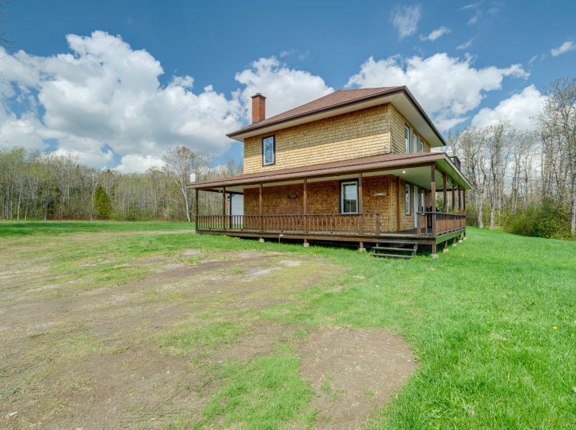 Les Immeubles GLMC Maison à étages 117 Route 232 E., Témiscouata