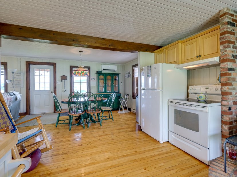 Les Immeubles GLMC Maison à étages 117 Route 232 E., Témiscouata