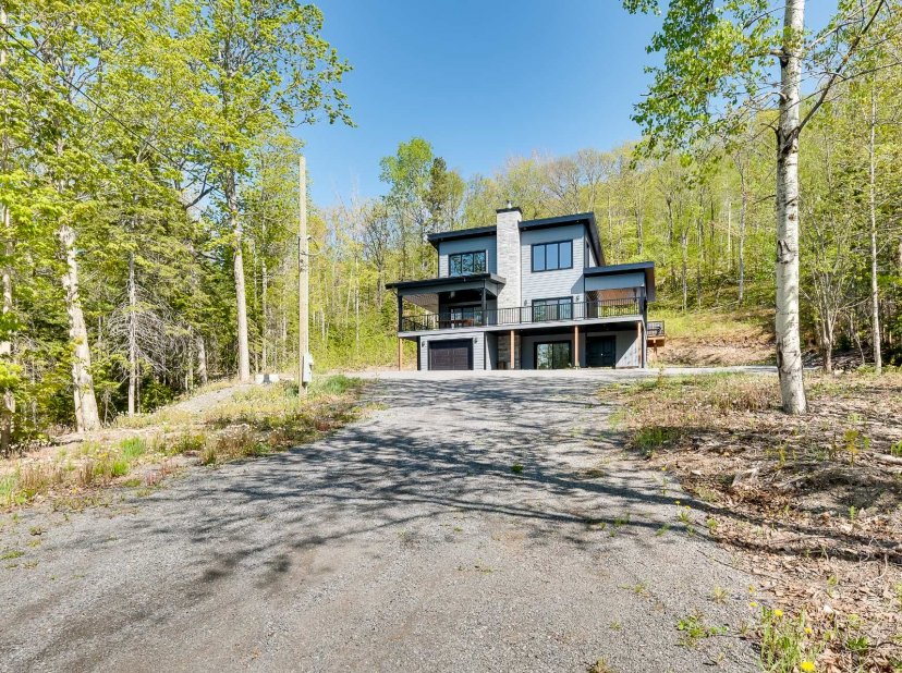 Les Immeubles GLMC Maison à étages 151 Ch. du Lac S., SaintMathieudeRioux