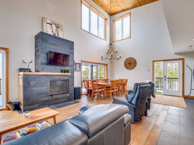 Les Immeubles GLMC Maison à étages 151 Ch. du Lac S., SaintMathieudeRioux