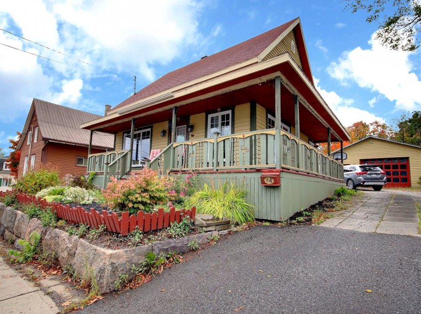 Les Immeubles GLMC Maison à un étage et demi 14 Ch. des Raymond, RivièreduLoup