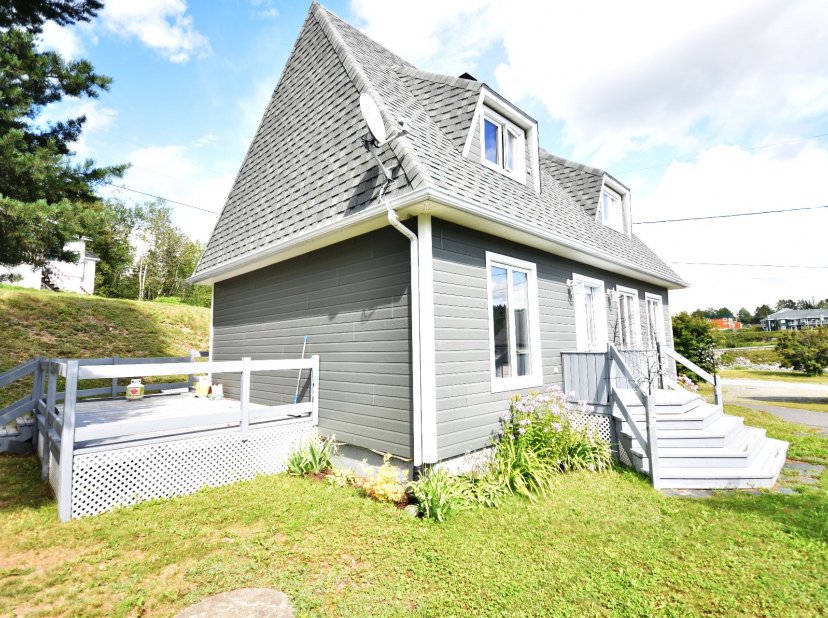Les Immeubles GLMC Maison à étages 1 Rue de la Pointe, SaintMarc